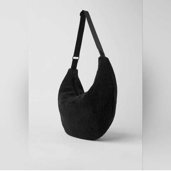 ALO Yoga Om the Go Sling Bag Black - Picture 3 of 7